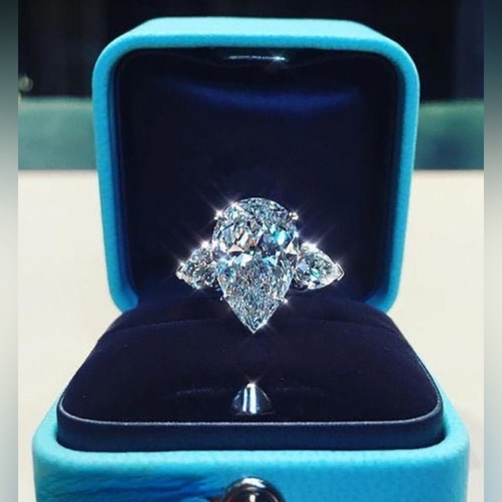 Pear-Shaped Clear Crystal Three-Stone Ring in Silver